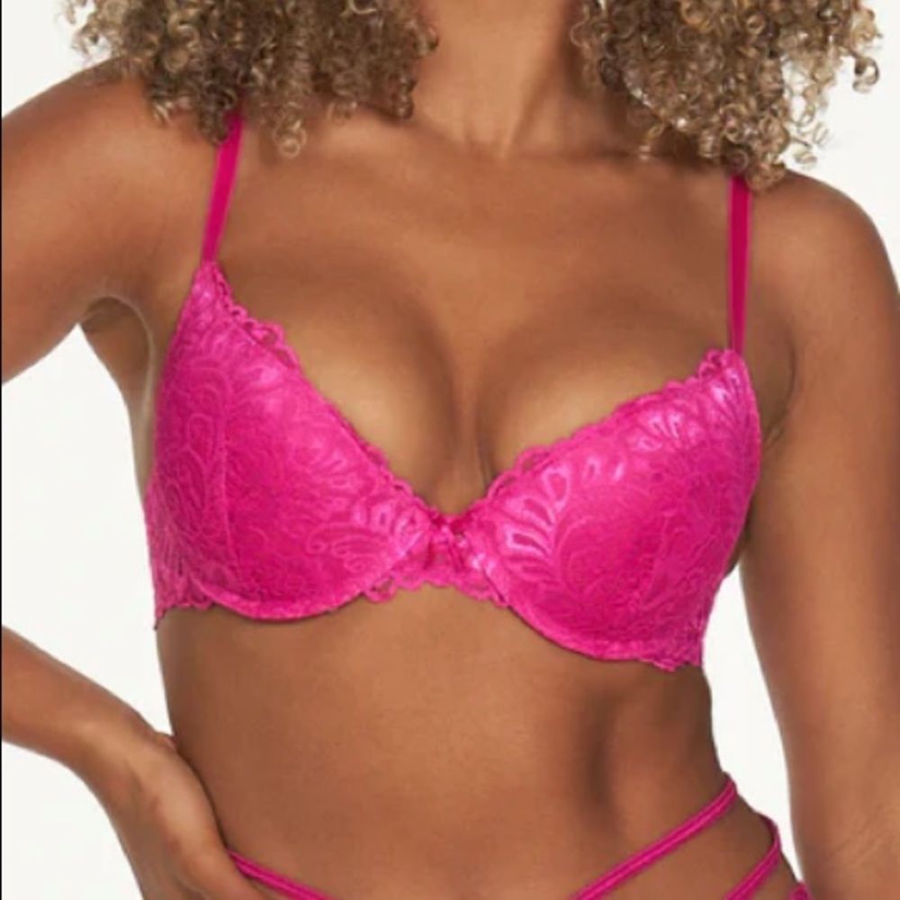 Frederick’s of Hollywood Lulla Lace Contour Bra NWT